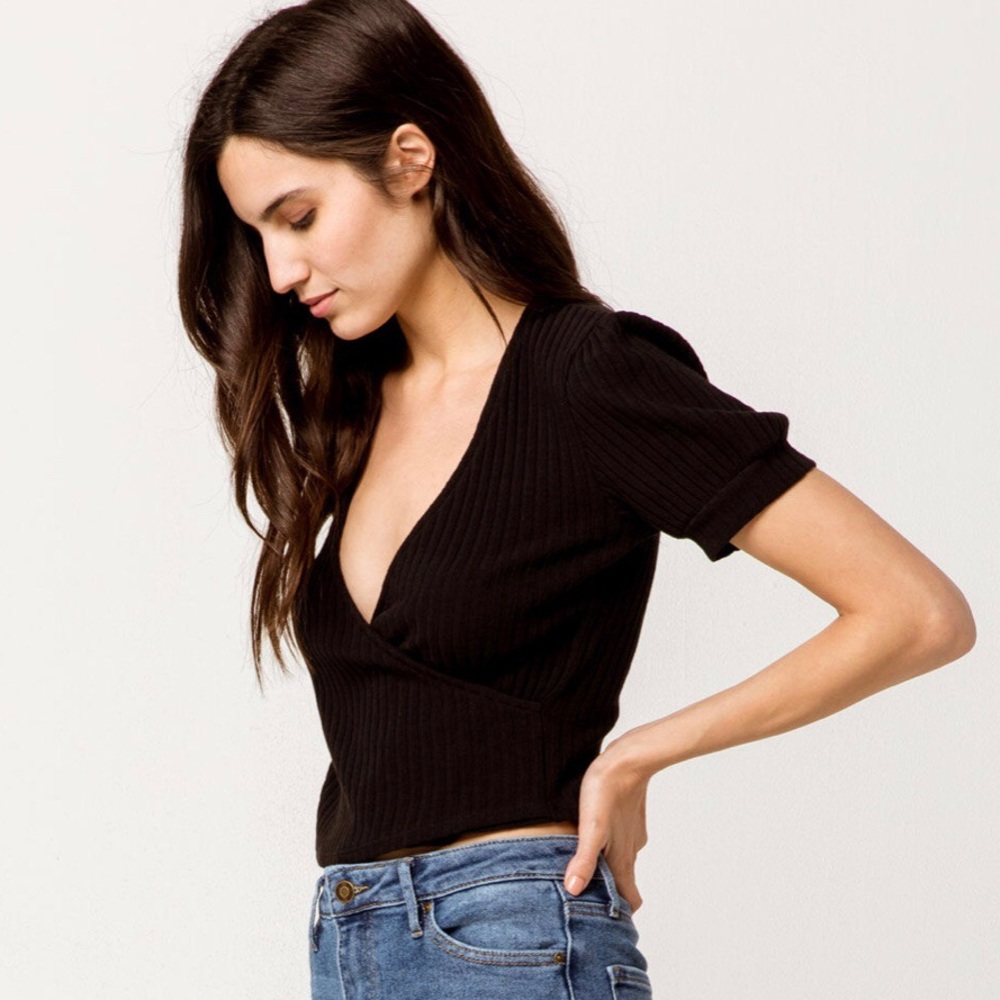 🎀 3/$15 🎀 Ivy and Main ribbed crop top